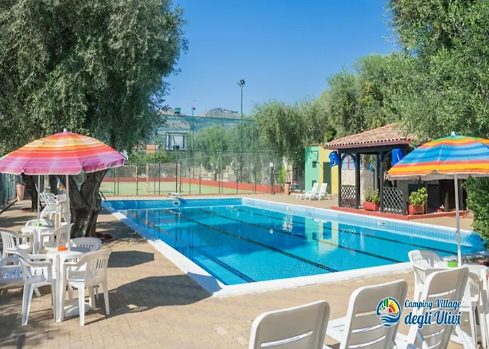 مكان تخييم Village Degli Ulivi *